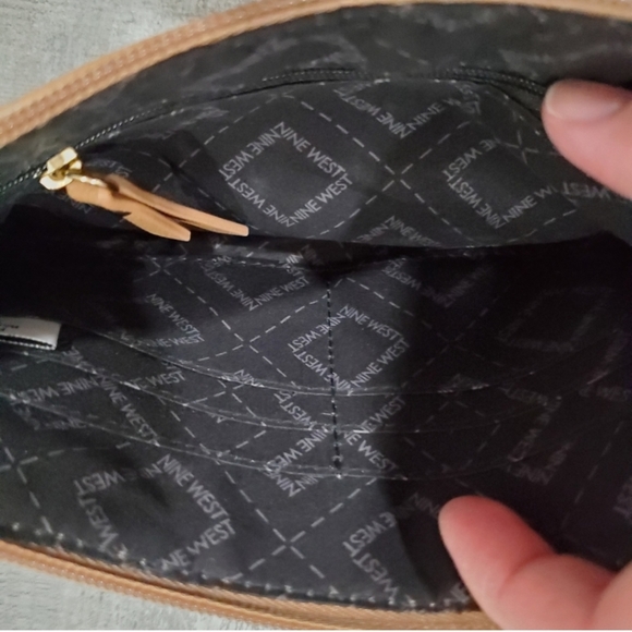 Nine west floral wristlet - Picture 7 of 7